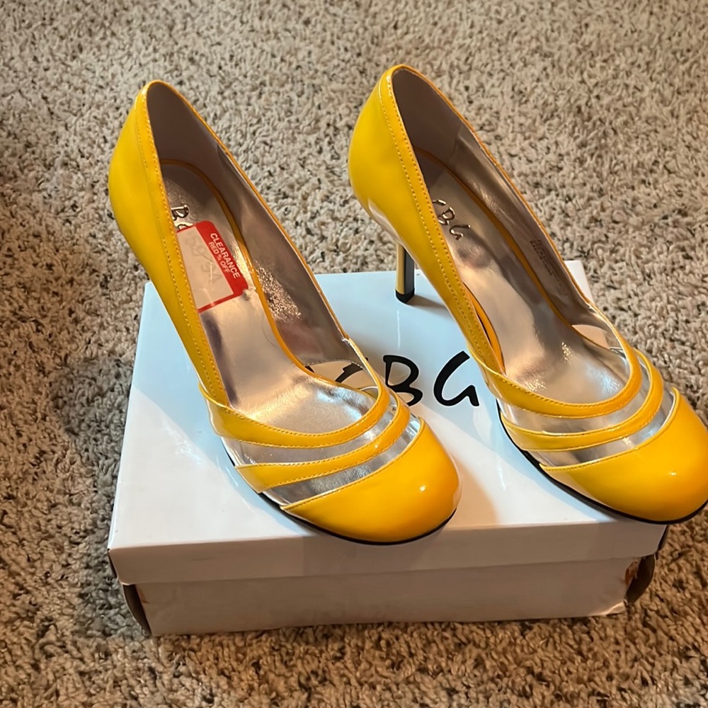 Brand new never worn yellow heel